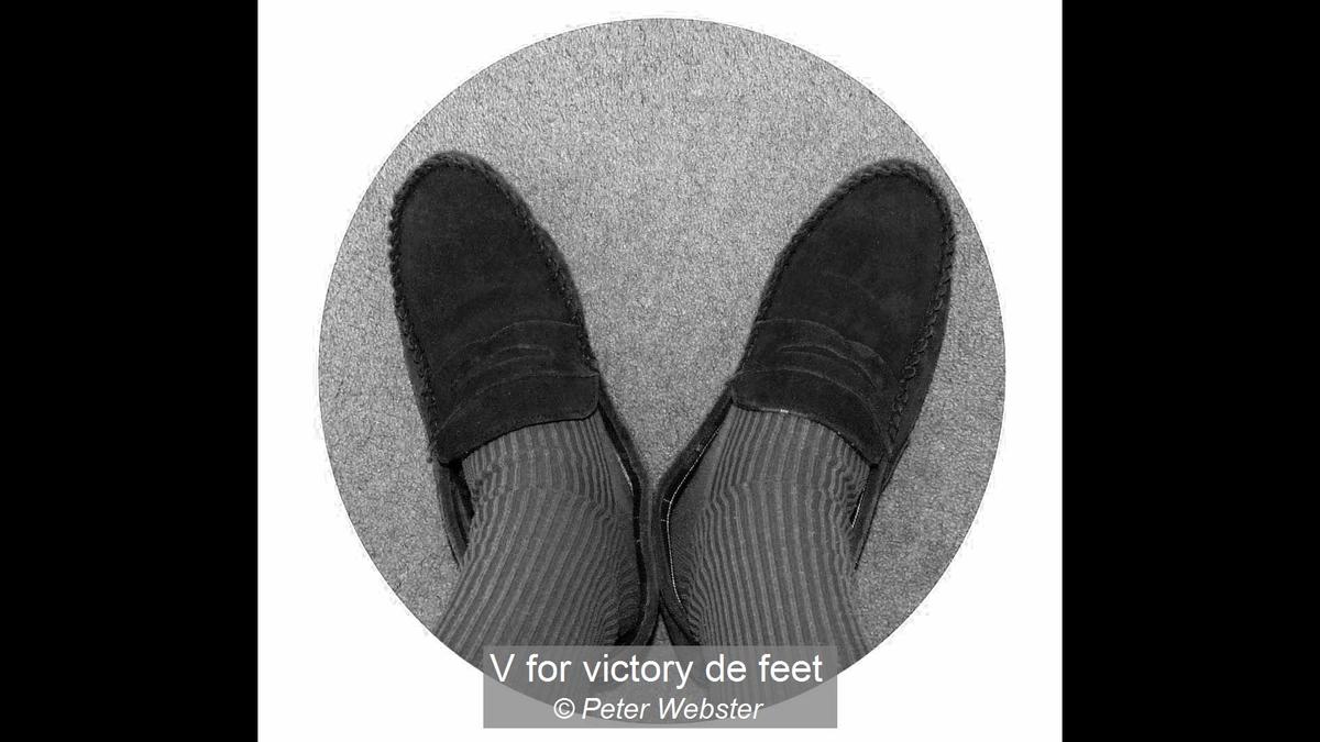 V for victory de feet_Peter Webster